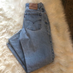 Vintage 80s Levi’s 550 relaxed fit tapered leg distressed light blue wash Jrs