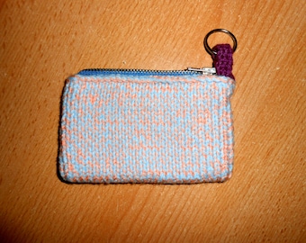Schlüsselmäppchen aus blau/rosa Wolle