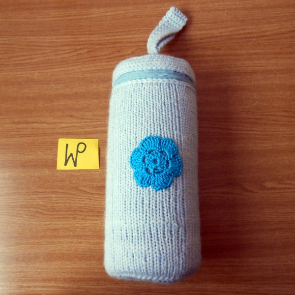 Baby bottles hot holder in blue wool