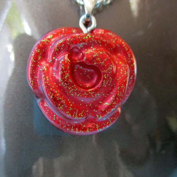 Rosen Schmuckset aus roten Rosen Ohrringe und passender Halskette