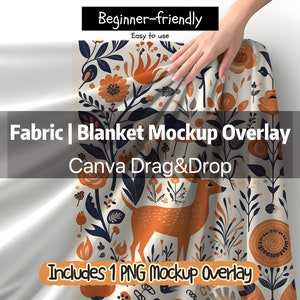 K&ouml;nnte beinhalten: Eine Mockup-&Uuml;berlagerung f&uuml;r ein Stoff- oder Decken-Design mit einem Hirsch, Blumen und Bl&auml;ttern in Orange, Blau und Wei&szlig; auf cremefarbenem Hintergrund. Der Text "Fabric | Blanket Mockup Overlay" und "Canva Drag&Drop" wird auf dem Bild angezeigt. Der Text "Includes 1 PNG Mockup Overlay" wird ebenfalls auf dem Bild angezeigt.