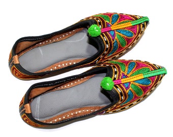 Handmade Embroidered Leather Mojari Shoes: Traditional Indian Jutti