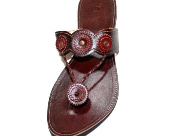 Handmade Leather Mojari Sandals: Indian Women's Jutti Shoes