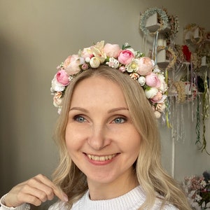Blush pink bridal headpiece, Pastel ivory flower crown, Elegant floral hair wreath, Bohemian bridal headband, Boho wedding hair piece zdjęcie 3