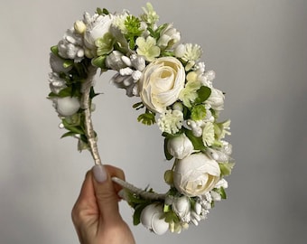 Ivory flower crown for First Communion, Ranunculus floral headband, Bohemian meadow  hairpiece, Rustic wedding headband, Floral hair wreath