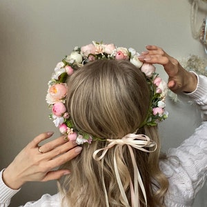 Blush pink bridal headpiece, Pastel ivory flower crown, Elegant floral hair wreath, Bohemian bridal headband, Boho wedding hair piece zdjęcie 5