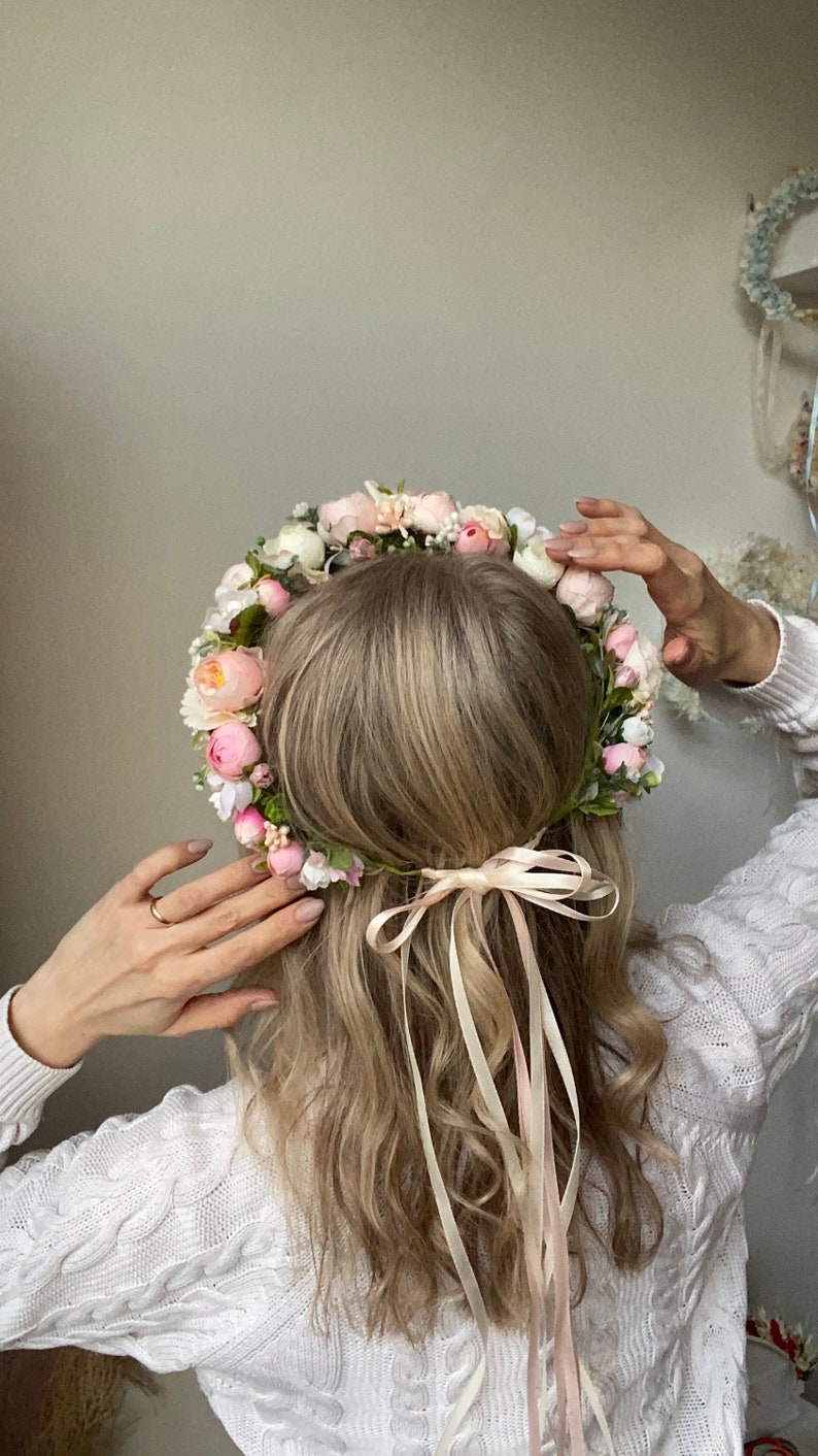 Blush pink bridal headpiece, Pastel ivory flower crown, Elegant floral hair wreath, Bohemian bridal headband, Boho wedding hair piece zdjęcie 5