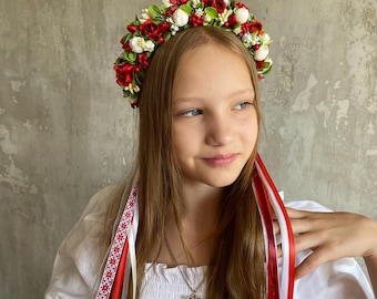 Traditionelles Ukrainisches Stirnband mit Bändern, Rote und weiße Blumenkrone, Boho Haarteil, Ethnischer Haarkranz, Festlicher Blumen Vinok