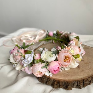 Blush pink bridal headpiece, Pastel ivory flower crown, Elegant floral hair wreath, Bohemian bridal headband, Boho wedding hair piece zdjęcie 8