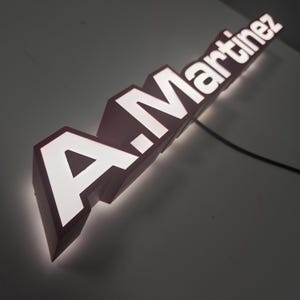 Letrero de metal 3D con letras de canal iluminadas desde el frente con LED, letrero de oficina, letrero con letras de canal de neón, letrero publicitario para escaparate comercial con iluminación posterior para exteriores