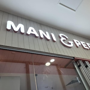 Letras de canal iluminadas en acrílico 3D, letrero con nombre comercial iluminado, letrero con letras de canal iluminadas en el frente sin marco, letrero con logotipo de empresa LED, letrero de salón