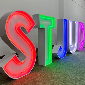 Letreiro de neon com letras gigantes e números grandes, letreiro iluminado, decoração de festa de aniversário e eventos
