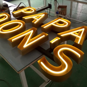 Letreros con letras de canal de metal 3D personalizados, letras LED para decoración de pared, letreros con letras de canal de neón, letras abiertas iluminadas para publicidad al aire libre