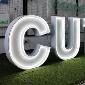Letreiro de neon com letras gigantes e números grandes, letreiro iluminado, decoração de festa de aniversário e eventos