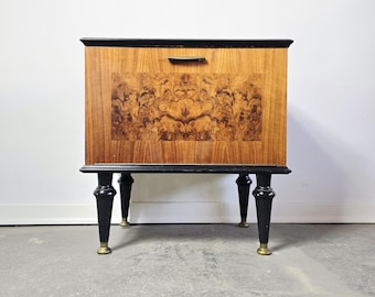 60年代のバールウッド製ナイトスタンド 1/2