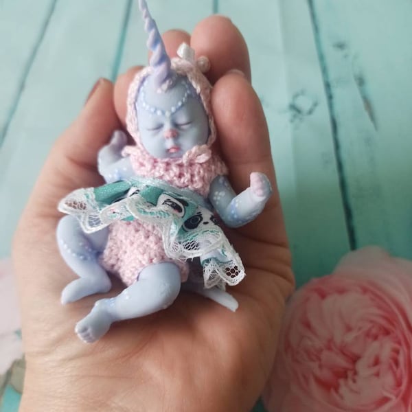 Mini bebe unicornio silicona platino
