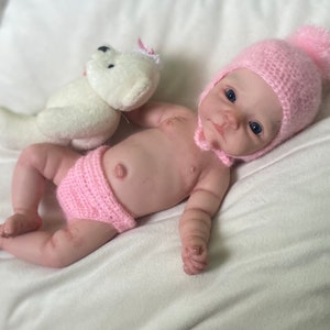 Mini poupée bébé en silicone 11 pouces bebe fille yeux ouverts, corps entier silicone platine image 9