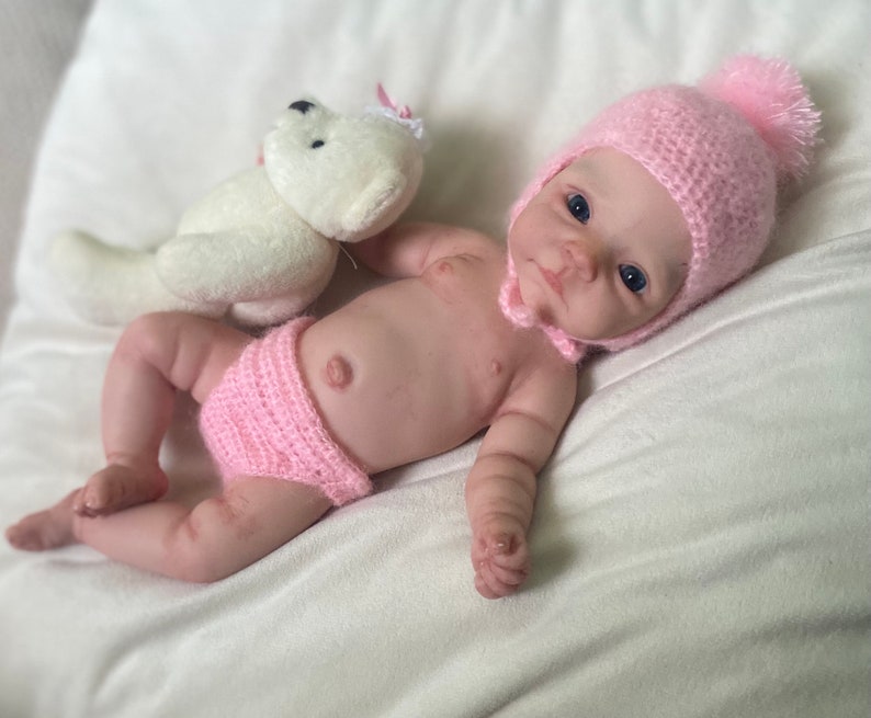 Mini poupée bébé en silicone 11 pouces bebe fille yeux ouverts, corps entier silicone platine image 9