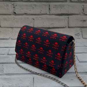Halloween Red & Black Skull And Crossbones Crossbody Handbag, Quirky Jolly Roger Bag With Detachable Chain Strap, Red Skeleton Sling Purse