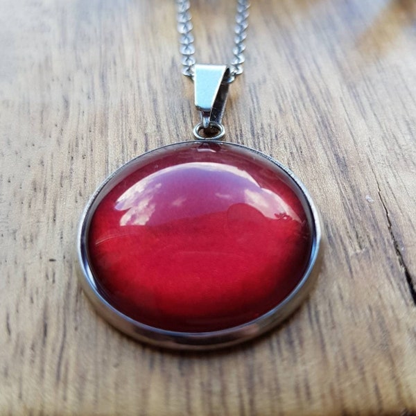 Rote Halskette mit Anhänger Schmuck blutrot Bordeaux knallrot dunkelrot Edelstahl