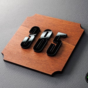 Letrero de madera con números acrílicos para señalización de hotel / letrero de número de habitación / letrero de puerta de apartamento.