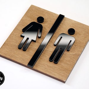 Letrero de WC de madera para señalización de hoteles y restaurantes.