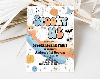 Może przedstawiać: Zaproszenie na imprezę Halloween w stylu retro. Tekst "Spooky NE" jest w zabawnej czcionce, z duchami, dyniami i nietoperzami. Zaproszenie jest na 1. Boo-day Andrew, ze szczegółami wydarzenia i informacjami RSVP.