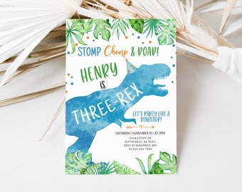 Könnte beinhalten: Eine blaue Dinosaurier-Geburtstagseinladung mit grünen Blättern und orangefarbenen Konfetti. Der Text lautet "STOMP Chomp & ROAR! Henry is THREE-REX Let's party like a dinosaur!" mit Details zur Party unten.