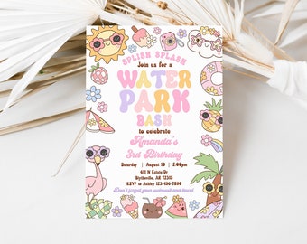Può includere: Un invito colorato per una festa di compleanno in un parco acquatico. L'invito presenta un sole dei cartoni animati, un fenicottero rosa, un ananas e una palma. Il testo sull'invito recita: "Splish Splash Join us for a Water Park Bash to celebrate Amanda's 3rd Birthday Saturday August 10 2:00pm 611 N Estate Dr Blytheville, AR 72315 RSVP to Ashley 123-456-7890 Don't forget your swimsuit and towel".