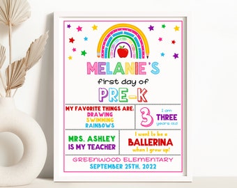 Könnte beinhalten: Ein bunter Regenbogen mit Sternen und Schulutensilien, ein Schild mit der Aufschrift "Melanie's first day of Pre-K" und der Text "I am 3 Three years old. I want to be a Ballerina when I grow up!"  Greenwood Elementary September 25th, 2022."
