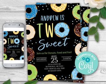 Convite de aniversário "Two Sweet Donuts", menino de azul, 2º aniversário (Modelo editável)