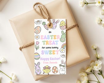 Könnte beinhalten: Ein weißer Geschenkanhänger mit bunten, cartoonartigen Illustrationen zum Thema Ostern. Der Anhänger trägt den Text "an Easter Treat for some bunny sweet" und "Happy Easter! From Amanda".