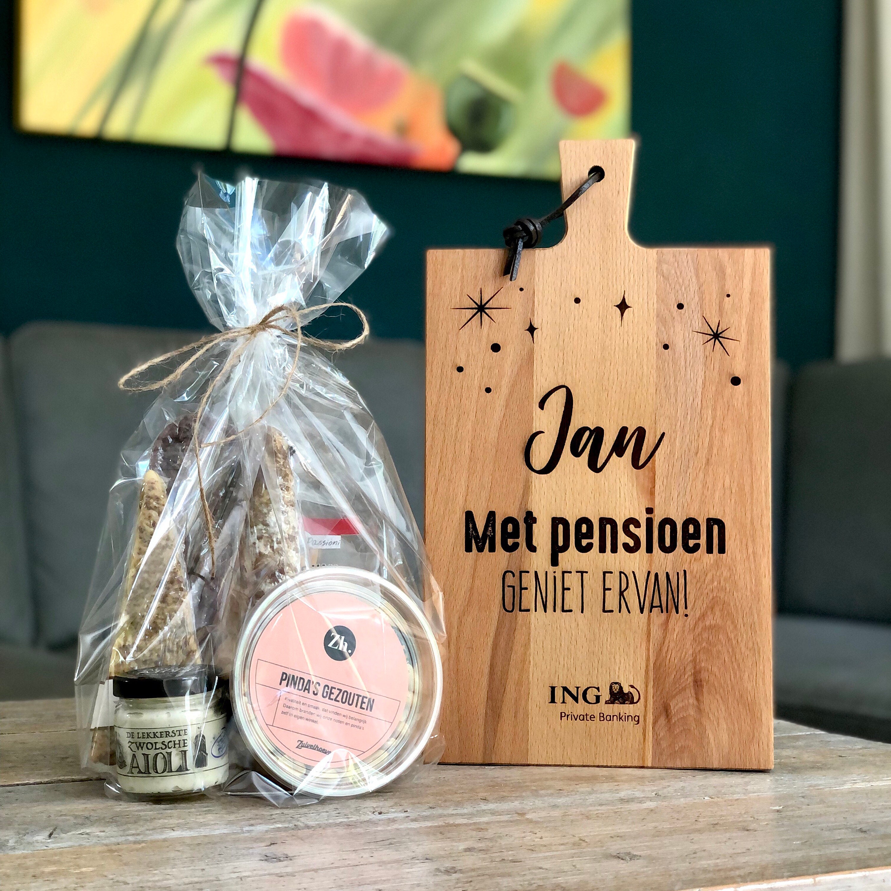 Cadeau Voor Iemand Die Met Pensioen Gaat Borrelpakket Incl. Gepersonaliseerde Borrelplank 20 X