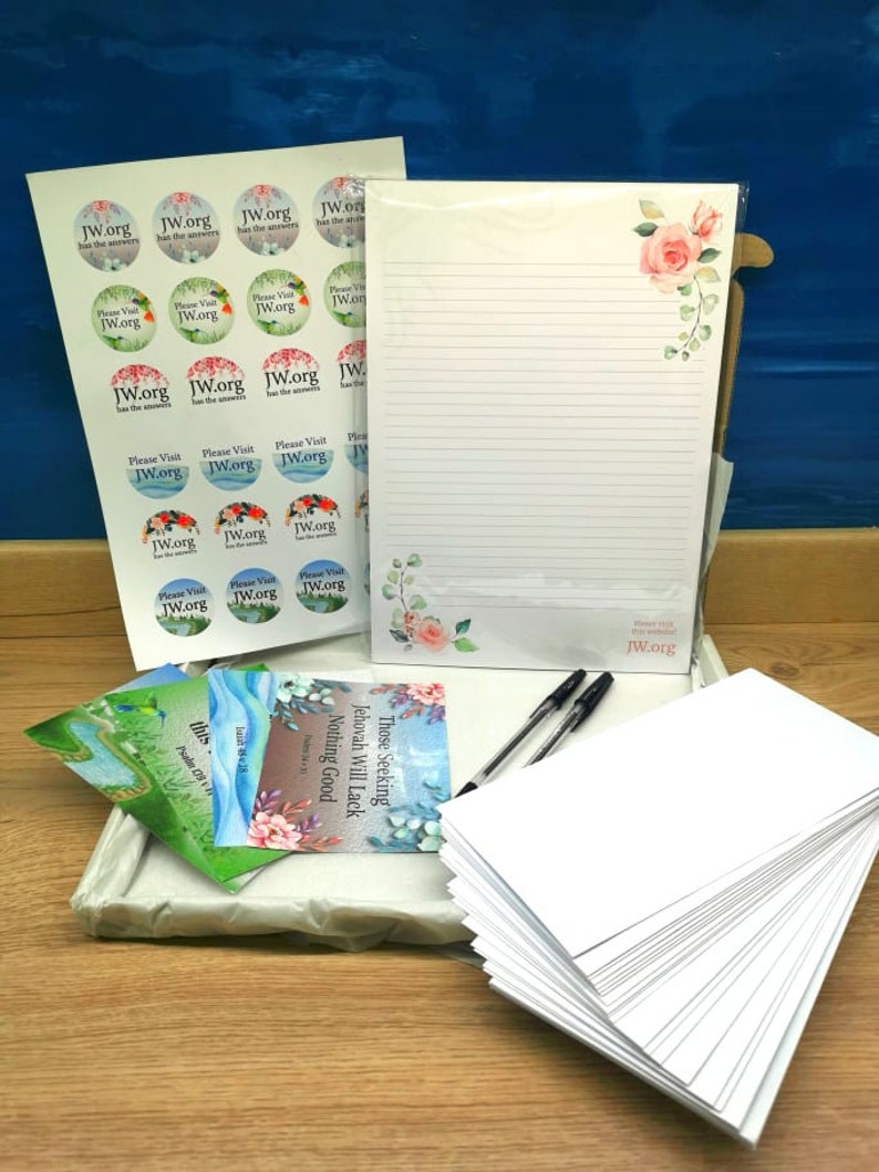 A4 JW letter writing gift set. image 3