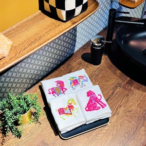 Hand Towels for Bathroom - Hand Towel Set for Bath & Kitchen Decor - Embroidered Animal Pattern Towel Set of 4 - Decorative Towel Set