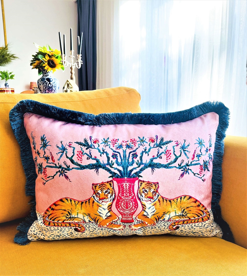 Housse de coussin motif tigre taie d'oreiller en velours rose coussin à pampilles bleu pétrole coussin décoratif pour la maison coussin à imprimé animal image 1