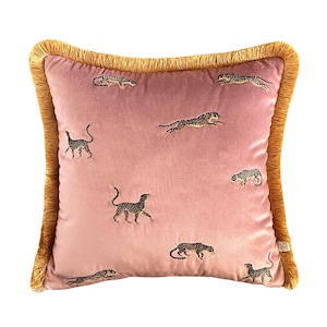 Cuscino con motivo leopardato - Federa per cuscino in velluto rosa - Federa per cuscino con nappine in rame - Cuscino per arredamento casa Boho - Cuscino decorativo
