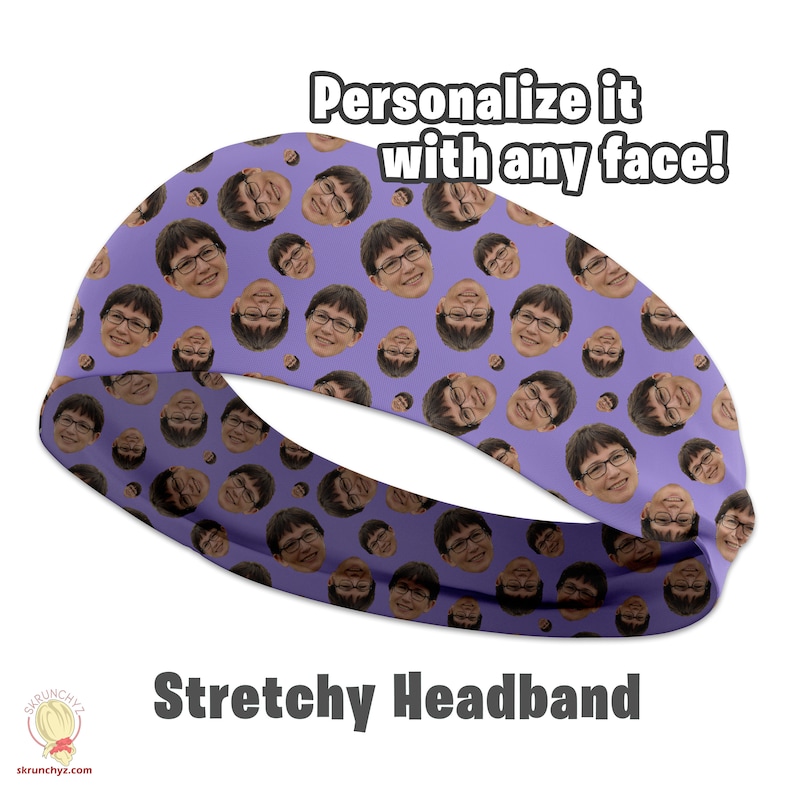Peut inclure: Bandeau extensible violet avec un motif r&eacute;p&eacute;t&eacute; de visages. Le texte "Personnalisez-le avec n'importe quel visage !" est au-dessus du bandeau et "Bandeau extensible" est en dessous du bandeau.