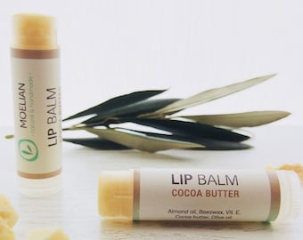 Bálsamo labial de manteca de cacao orgánica: aceite de oliva natural, aceite de almendras y vitamina E.