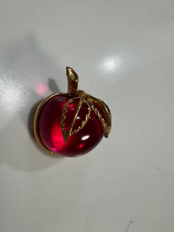 Vintage Sarah coventry hot pink apple brooch, luci