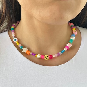 Smiley face necklace, Happy Face pearl choker, trendy summer necklaces, colored beaded necklaces