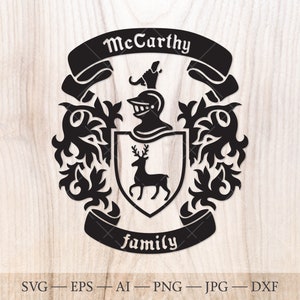 Escudo de la familia McCarthy. escudo de armas svg. Escudo heráldico con ciervo, lagarto en mano y pancartas de cinta SVG.