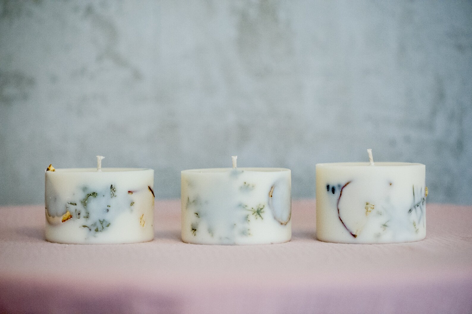 Aeropostale 14.5 oz Soy Wax Blend 3 Wick Candle - Fresh Mornings