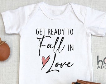 Get Ready To Fall In Love Baby , Baby Announcement, Pregnancy Reveal, Coming Home Outfit, Baby Reveal , Long Sleeve, Photo Prop, Onesie®