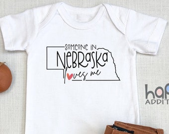 Someone In Nebraska Loves Me , Nebraska Baby Outfit, Baby Shower Gift, Raglan Toddler Shirt, Baby Boy Gift, Long Distance, Omaha, Onesie®