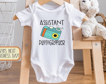 Assistant Photographer  - Mommy's Little Helper - Daddy's Little Helper - Photographer Mom Dad Gift - Camera Baby - Baby Shower Gift