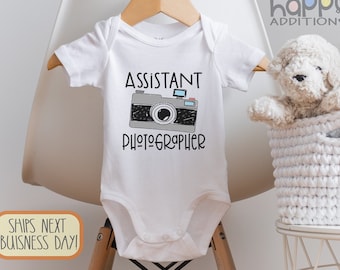 Assistant Photographer  - Mommy's Little Helper - Daddy's Little Helper - Photographer Mom Dad Gift - Camera Baby - Baby Shower Gift