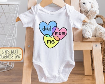 Dad Mom and Me , Baby Shower Gift, Unisex Baby Clothes, Pregnancy Announcement, New Baby Gift, Long Sleeve, Valentine's Day Outfit, Onesie®