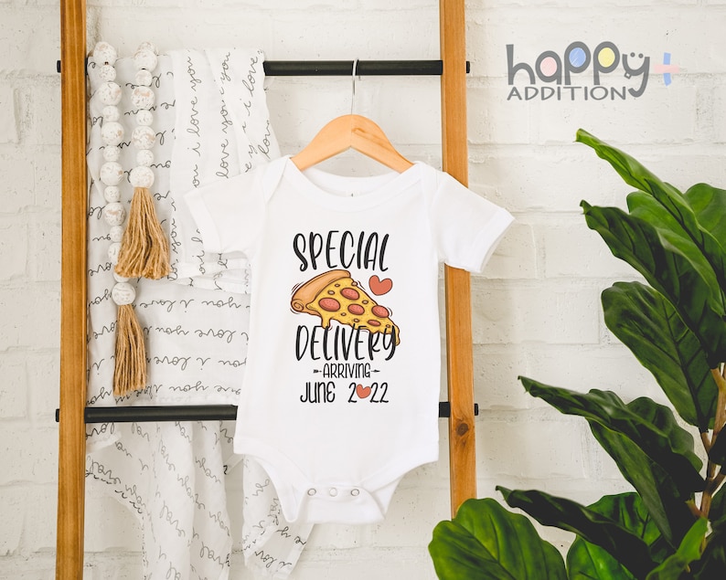 Special Delivery Pizza Pizza Baby Announcement Onesie® Brand: Custom Due Date, Pregnancy Reveal Bodysuit bild 8