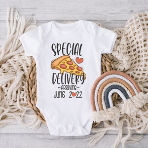 Special Delivery Pizza Pizza Baby Announcement Onesie® Brand: Custom Due Date, Pregnancy Reveal Bodysuit bild 2